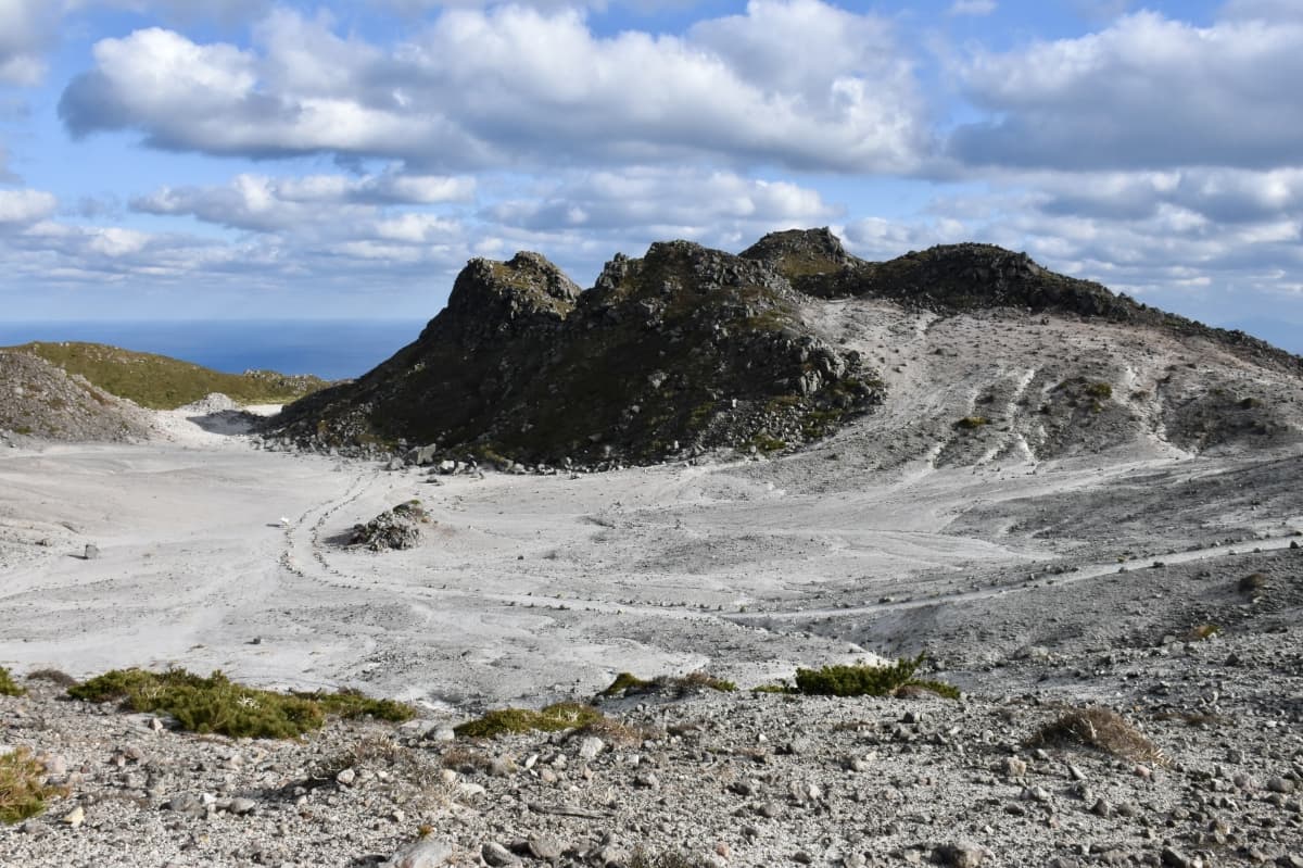 Travel to Kozushima island during Off-season (Spring, Autumn and Winter), Tokyo Islands, Izu Islands, tokyo travel, Japan travel, tokyo, Japan, island trip, Mt. tenjo, hiking, urasabaku desert