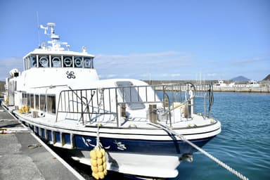 Liaison boat, NISHIKI, between Shikinejima and Niijima