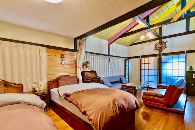 Motomachi Base: Central Oshima Retreat. Nautical-Themed Accommodation Close to Beach and Port, Ideal for up to Four Guests