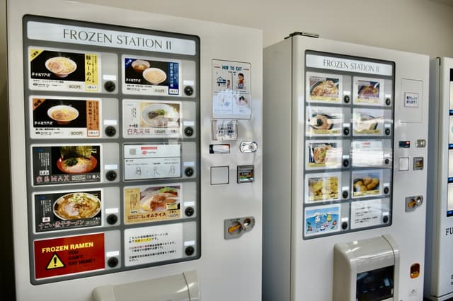 Umino Obento-yasan: Prepared meals from vending machine or freshly made bento boxes available for takeout (Dining area provided)