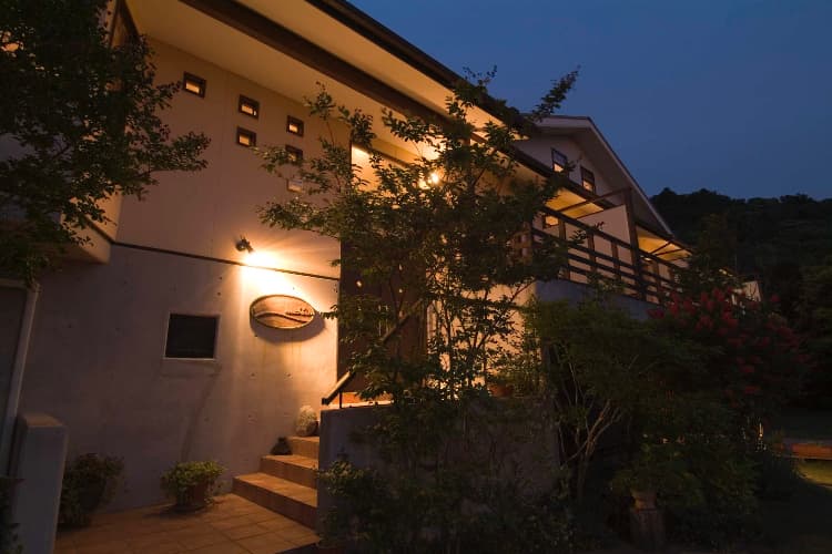 mashio, accommodation, petit hotel, izu oshima, oshima island, tokyo islands, izu islands, tokyo, japan, entrance