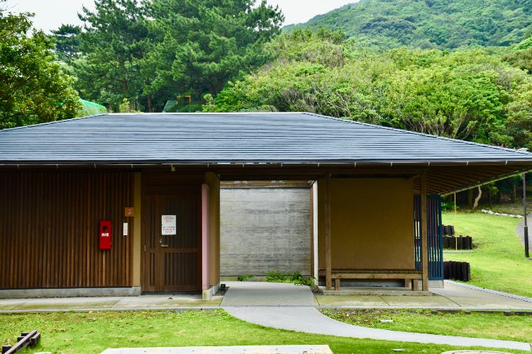 umi-no-furusato mura, campsites, camp ground, camping, oshima, izuoshima, tokyo, japan, tokyoislands, izuislands, shower room