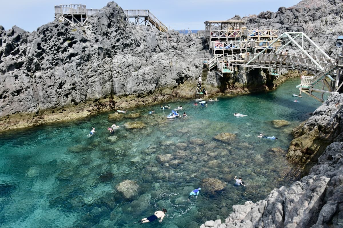 Travel to Kozushima island during Off-season (Spring, Autumn and Winter), Tokyo Islands, Izu Islands, tokyo travel, Japan travel, tokyo, Japan, island trip, akasaki Promenade, snorkeling, scuba diving, swimming