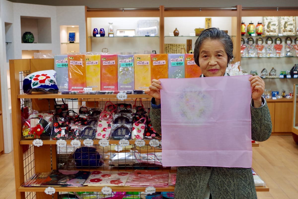 Miyoshi Souvenir Shop, renting a bicycle, cafe, coffee, icecream, fried potatoes, oshima, island, izu islands, tsubaki, camellia, tokyo islands, Japan|Tokyo secret izu nice islands