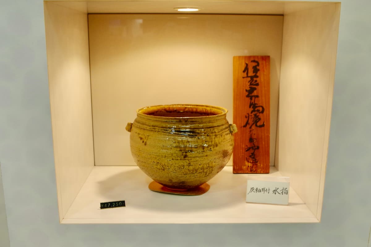 Miyoshi Souvenir Shop, renting a bicycle, cafe, coffee, icecream, fried potatoes, oshima, island, izu islands, Oshima-yaki| Pottery made in Oshima, tokyo islands, Japan|Tokyo secret izu nice islands
