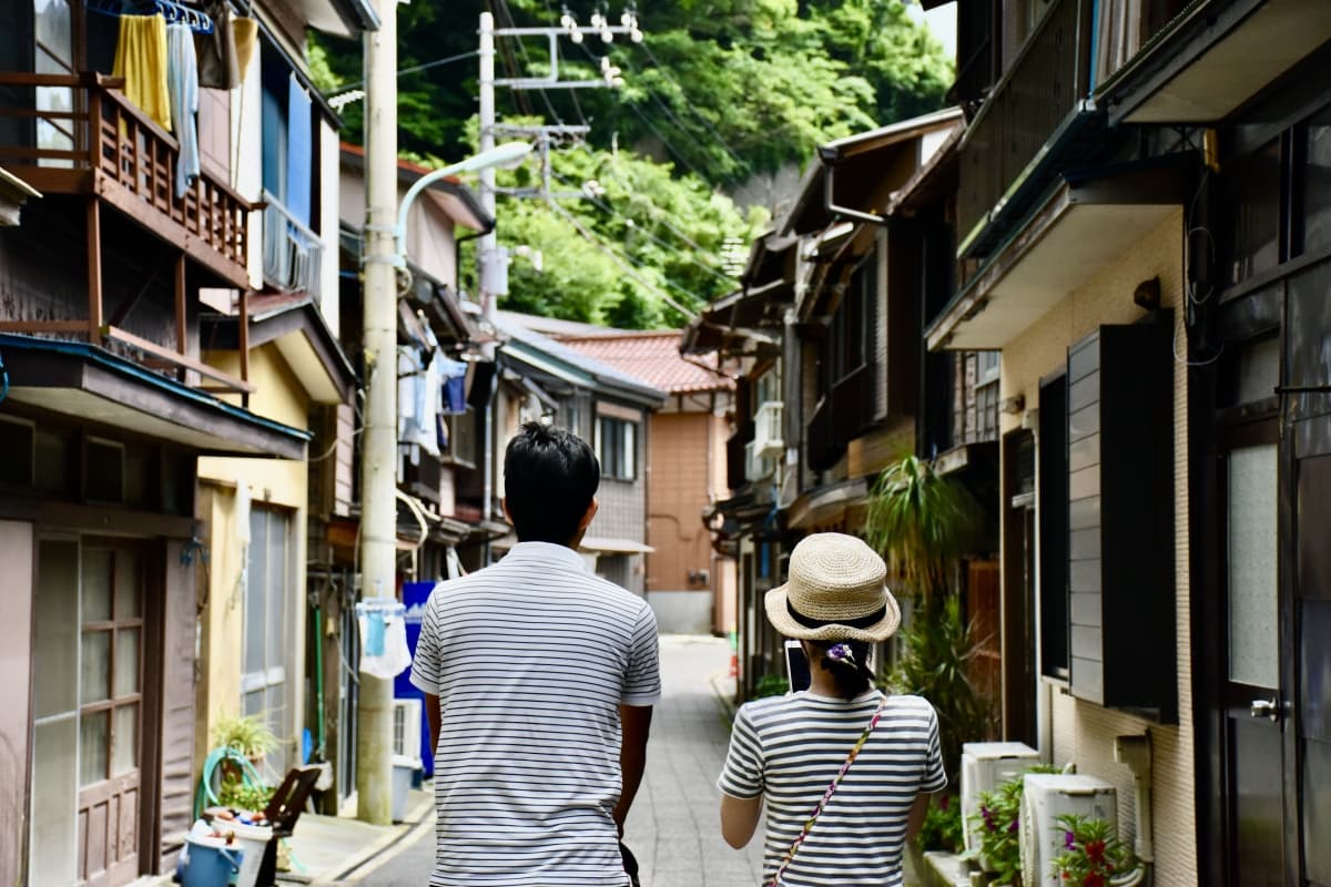 minato-sushi: A Must For Every Visitor! Sushi Made From Local Catch, oshima island, marinated sushi, tendon, Japanese food, lunch, dinner, tokyo, japan, tokyo islands, izu islands, habu port, street