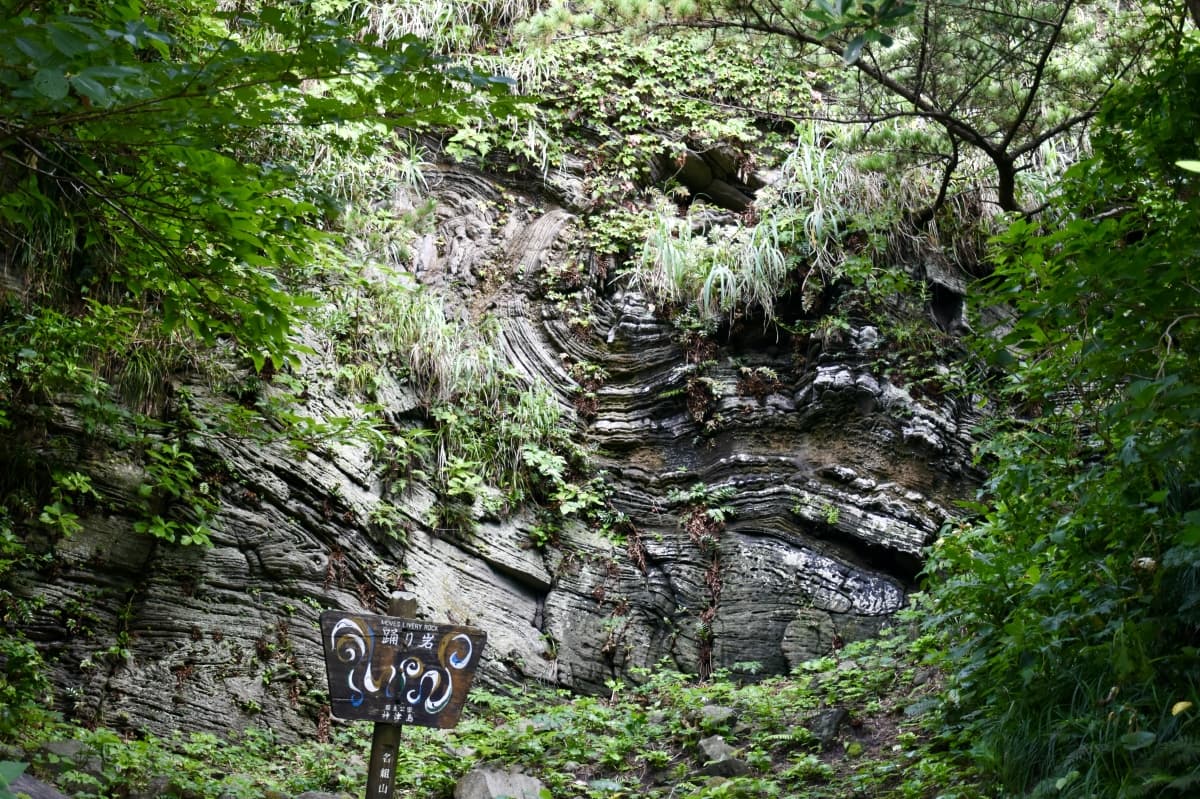 Travel to Kozushima island during Off-season (Spring, Autumn and Winter), Tokyo Islands, Izu Islands, tokyo travel, Japan travel, tokyo, Japan, island trip, the west coast, dancing rock