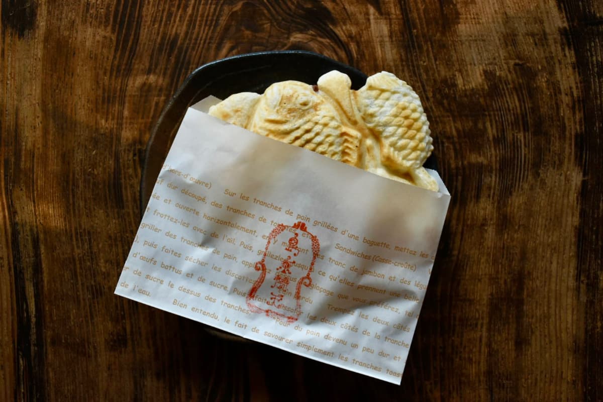 tokyovoneten, taiyaki, fish-shaped pancake, tokyo, japan, oshima island, izu oshima, tokyo travel, japan travel, sweets, japanese sweets