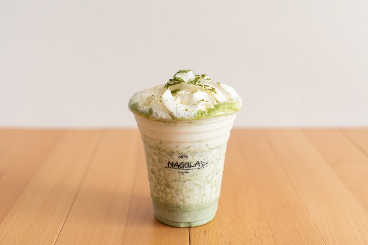 NAGOLA, miyakejima, cafe, frappe, light meals, coffee, tokyo islands, izu islands, tokyo, japan, island ingredients, ashitaba leaves