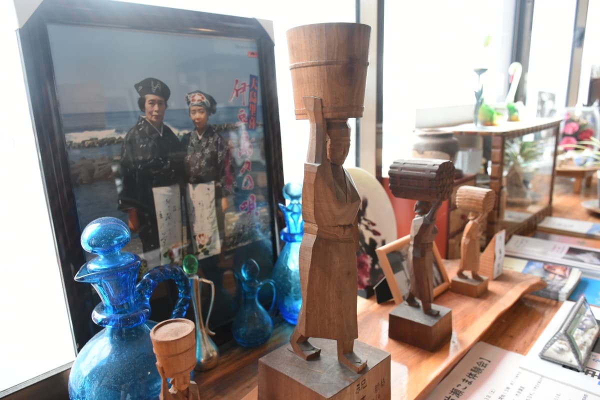MOMOMOMO, cafe, izu oshima, oshima island, tokyo islands, izu islands, motomachi, anko doll, oceanview, tokyo, japan