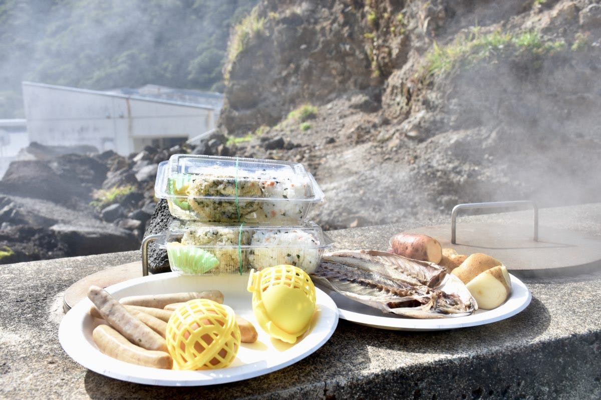 Cooking Lunch by Geothermal kettle