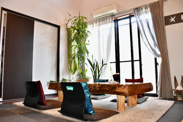 Hale Kai Guest House Oshima- Bali-like cozy guest house near Motomachi port